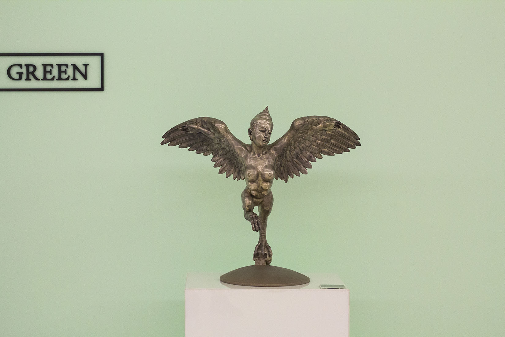 Thongchai Srisukprasert, Orahan, MOCA, sculpture ailée, femme-oiseau