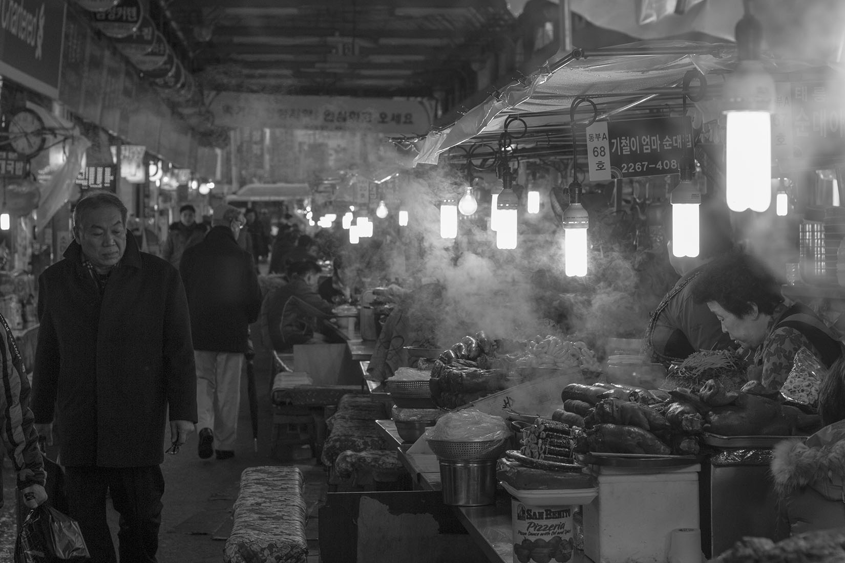 Stands de nourriture, marché de nuit, Séoul, plats fumants, photographie