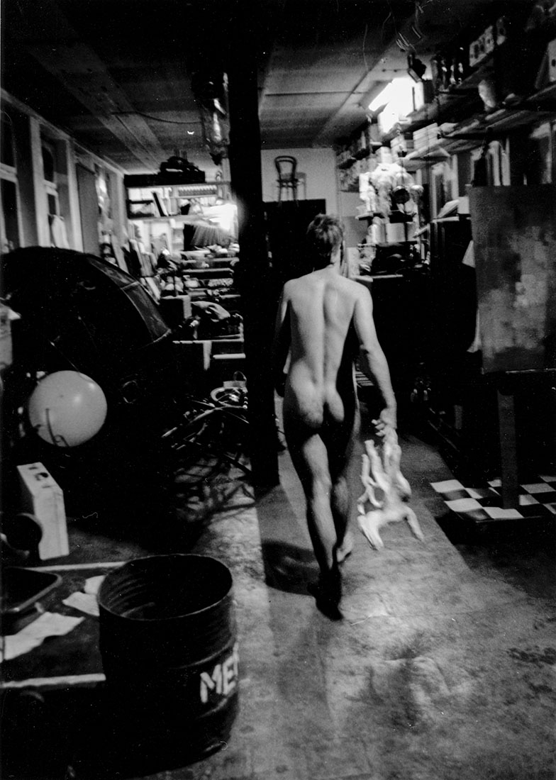 Homme nu de dos, nuit, atelier d'artiste, ombre et lumière