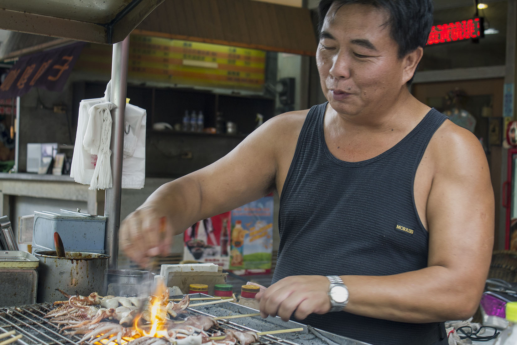 Taiwan, voyage, Kaohsiung, Qijin district, vendeur de rue, grill, calamars